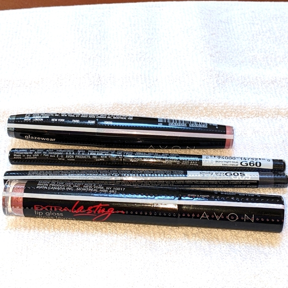 Avon bundle of eye liners, lip gloss and make-up palette - Picture 3 of 3